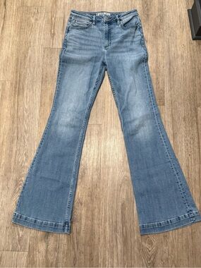 Idyllwind Miranda Lambert Jeans Size 10 Flare Mid Wash Wide Hem 32” inseam